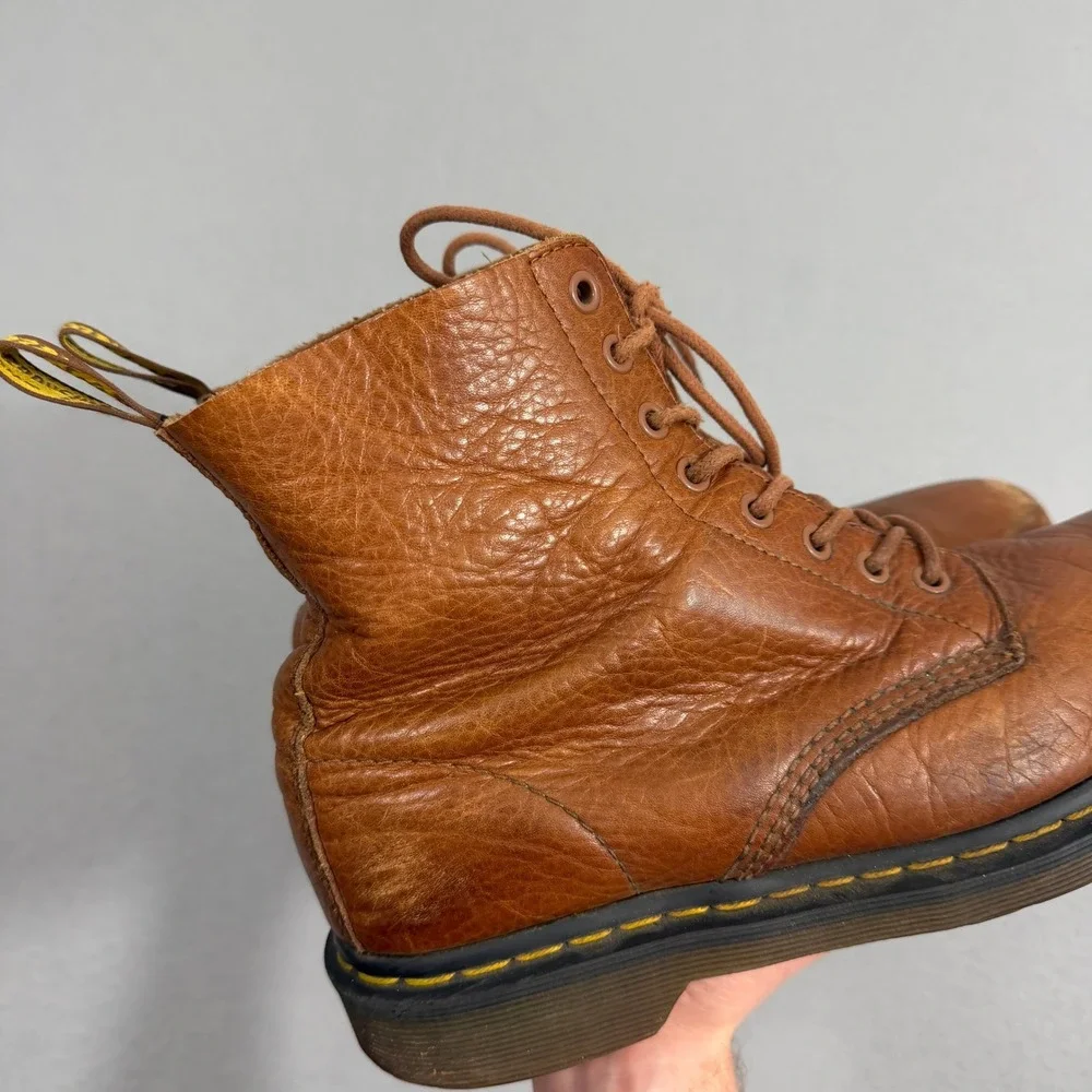 Dr. Martens Boots Men 9 Tan Pascal 8-Eye Pebbled Leather AirWair Combat Lace Up
